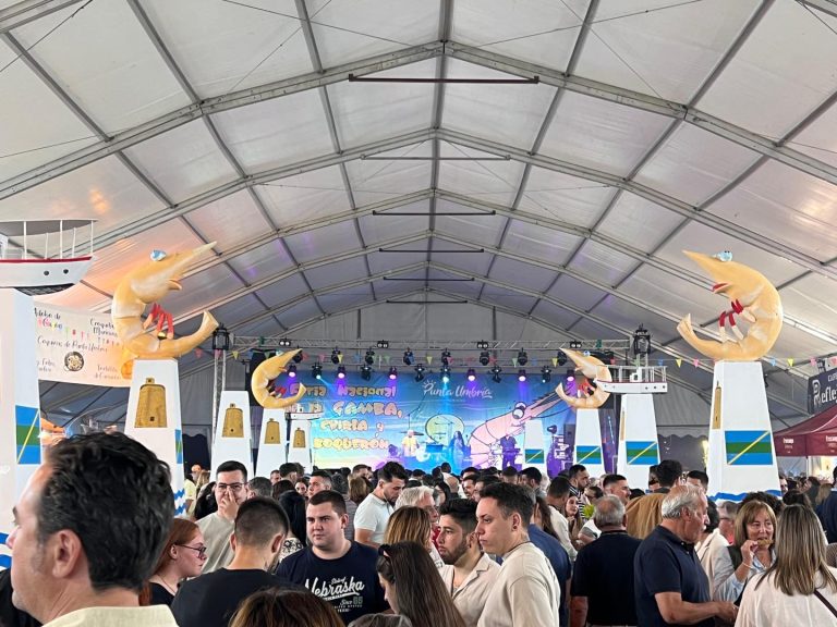 El Ayuntamiento de Punta Umbría habilita el aparcamiento de la Lonja Pesquera para la Feria de la Gamba, que se celebra este fin de semana