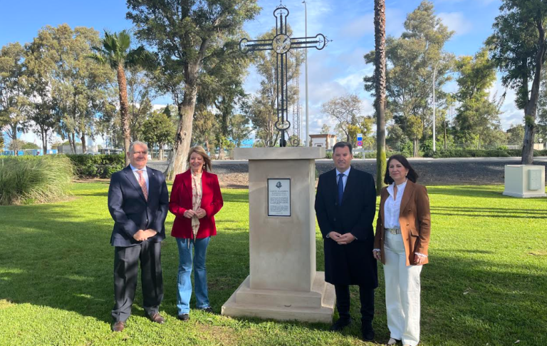 El Puerto de Huelva presenta la Cruz que marca el inicio del Camino Colombino hasta el Santuario de Nuestra Señora de la Cinta