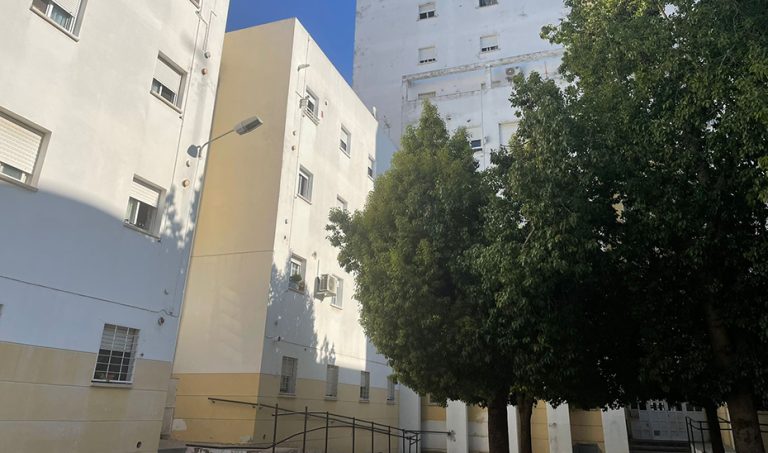 La Junta invierte 1,5 millones en las obras de mejora energética de 65 viviendas públicas en Huelva capital