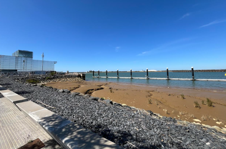 La Lonja pesquera del Puerto de Huelva amplía su línea de atraque con un pantalán