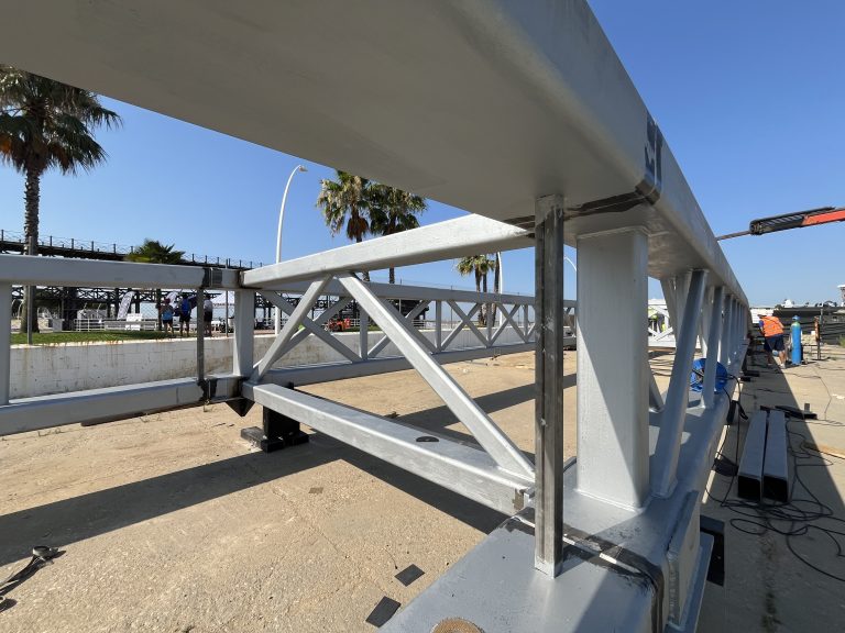 El Puerto de Huelva continúa avanzando en la ejecución de las obras de unión del Muelle de Río Tinto tras la llegada de la estructura metálica