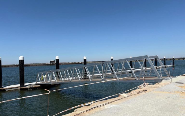 Las obras del nuevo pantalán pesquero de la Lonja del Puerto de Huelva finalizarán durante este mes
