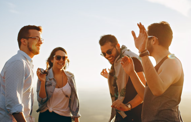 Los mejores consejos para organizar una reunión divertida con tus amigos 