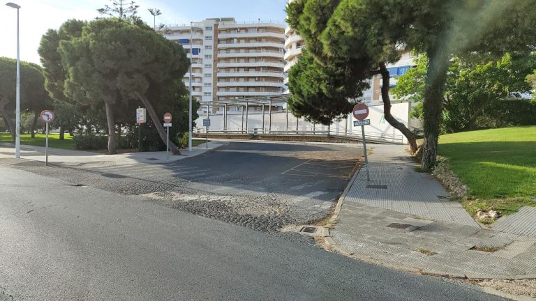 Punta Umbría exige, a iniciativa de IU, mejoras en el apeadero y paradas de autobuses