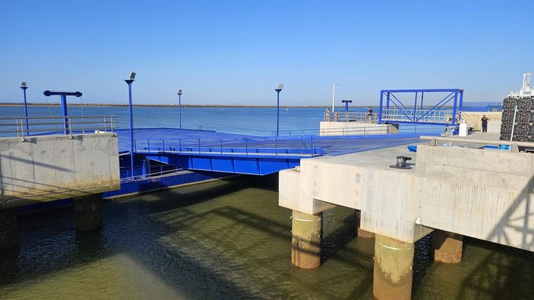 El Puerto inaugura una nueva doble rampa ro-ro en el Muelle Sur