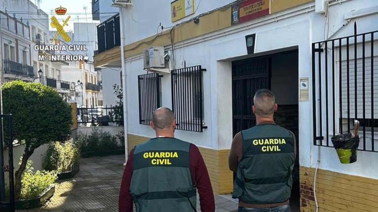 Un hombre se da a la fuga tras apuñalar a su pareja en Isla Cristina