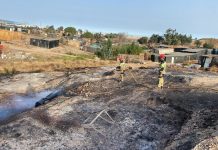 Un incendio calcina más de 50 chabolas en Palos