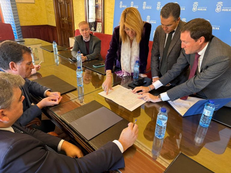 Ayuntamiento, Puerto y Aguas de Huelva se unen para combatir los temporales