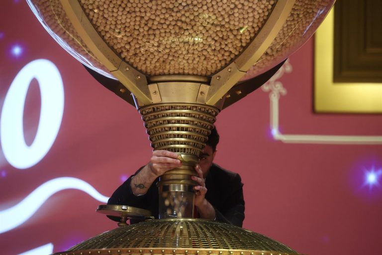 La Lotería de Navidad deja 13 décimos del tercer premio en Huelva