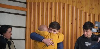 José Durán y sus padres se reencuentran con sus salvadores en Punta Umbría