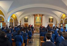 Los colegios de los niños de Aljaraque fallecidos en Adamuz celebran una misa en su memoria