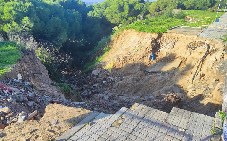 El socavón de Mazagón que se agranda con cada lluvia
