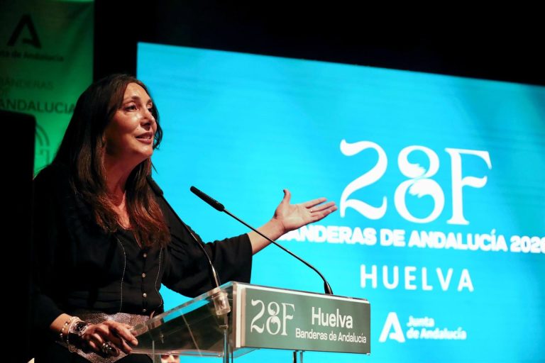 La Junta rinde homenaje a los «onubenses de bandera»