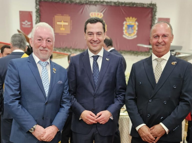 La CR Palos respalda el centenario del Plus Ultra