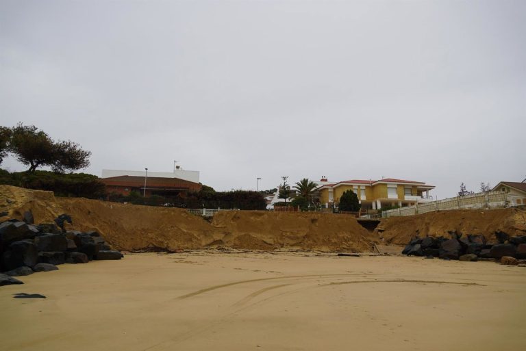 Desalojadas varias familias de Punta Umbría que viven en zonas inundables