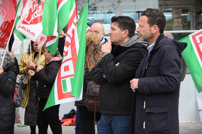 Izquierda Unida respalda las movilizaciones sindicales en defensa del alumnado vulnerable