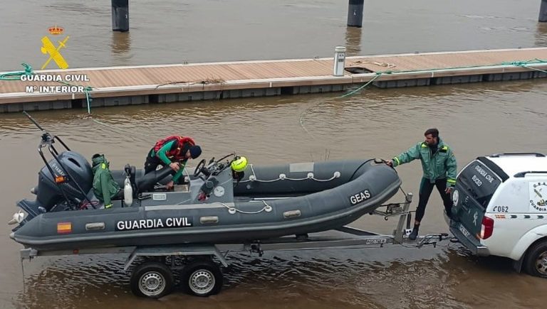 Buscan a un hombre desaparecido tras caer al Guadiana en Sanlúcar