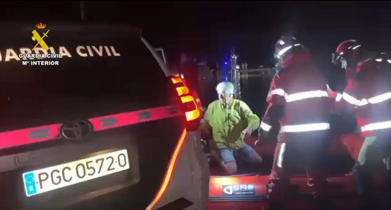 Rescatan a 13 personas tras inundarse un camping en Isla Cristina