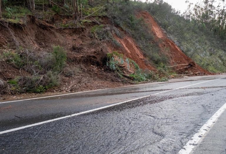 Tres carreteras de la provincia permanecen cortadas por los efectos de la borrasca