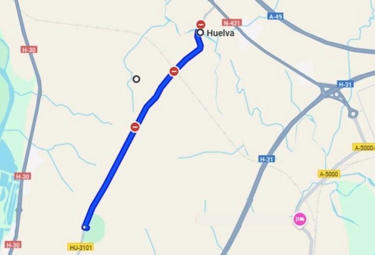 Cortada al tráfico la carretera entre Huelva y La Ribera ante la crecida de la marea