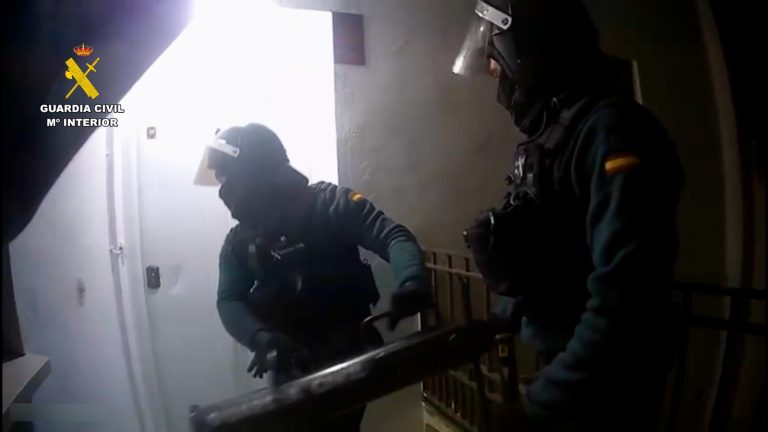 Desarticulado un punto de venta de drogas y servicio de tele-coca en Isla Cristina