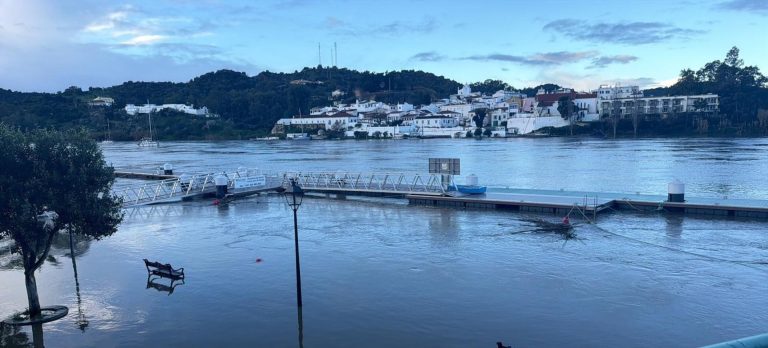 Ayamonte y Sanlúcar se ponen en alerta ante una crecida del Guadiana