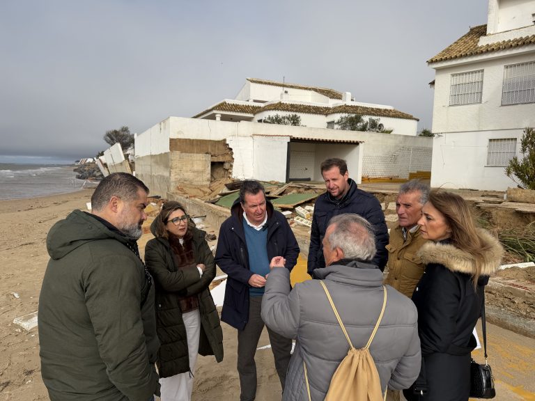 El PP denuncia el «total abandono» del Gobierno a la playa de El Portil