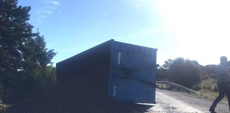 El vuelco de un remolque complica el tráfico entre Ayamonte y Lepe