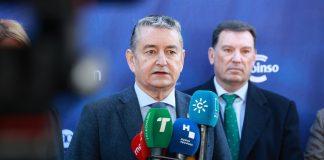 Sanz anuncia la primera piedra del Materno para la próxima semana y el Chare de Lepe antes de final de año