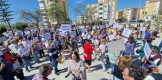Mazagón se echa a la calle para denunciar su «abandono»