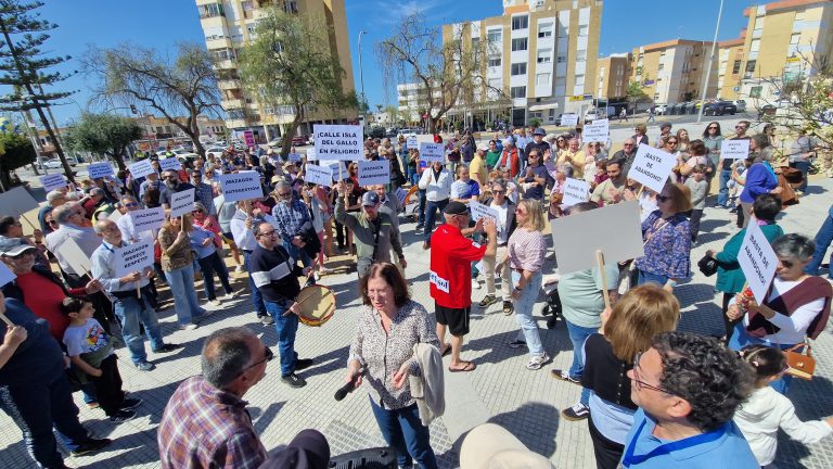 Mazagón se echa a la calle para denunciar su «abandono»