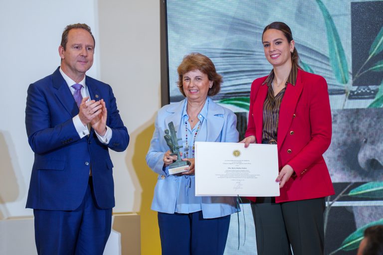 Rocío Medina recibe el Premio UNIA Concha Caballero