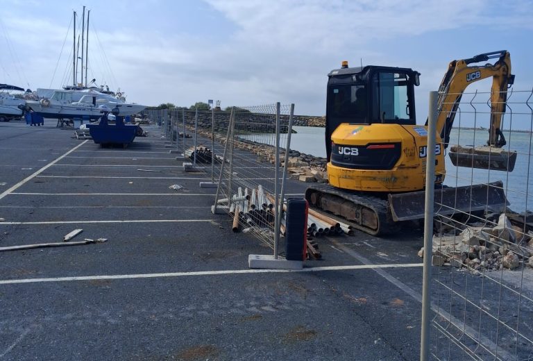 La Junta mejora el sistema de cerramiento del varadero del puerto de Mazagón