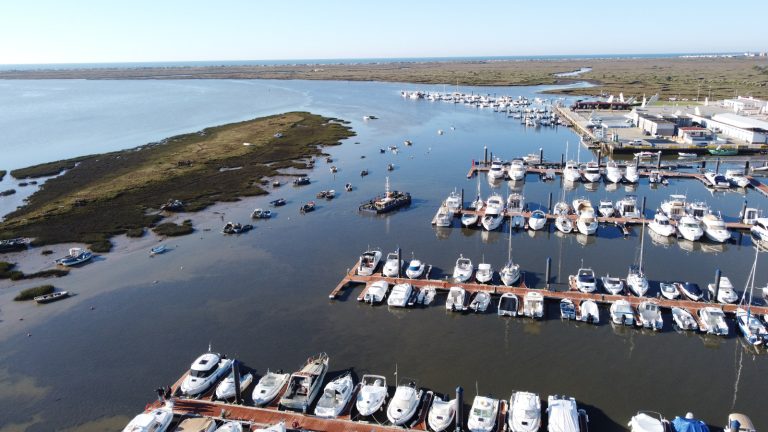 La Junta inicia las obras para la mejora de la navegabilidad del puerto de El Terrón