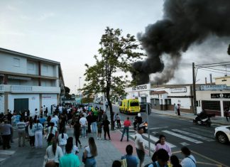 Afectados un bebé y tres adultos en dos incendios en Punta Umbría e Isla Cristina