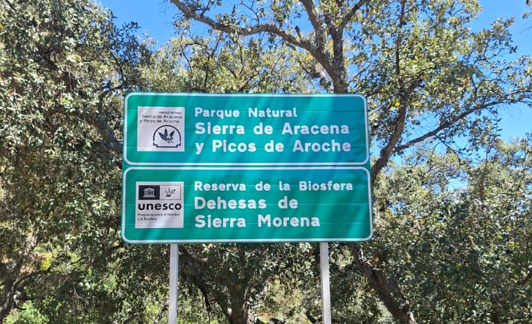 La Diputación instala nueva señalización turística en las carreteras de la Sierra