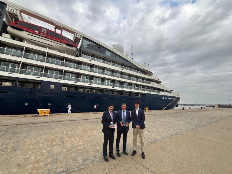 El Puerto de Huelva recibe por primera vez el crucero Le Champlain