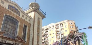 Miles de onubenses arropan a la Hermandad de Huelva en su despedida de la ciudad