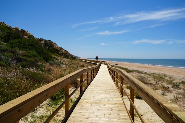 Mazagón ya disfruta de una pasarela peatonal hasta la playa del Parador