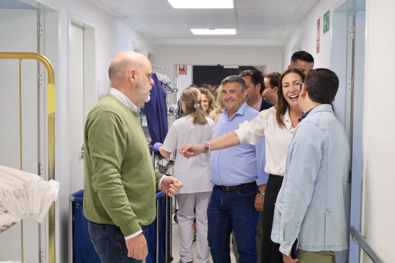 Loles López conoce las mejoras en la residencia Lerdo de Tejada de Ayamonte