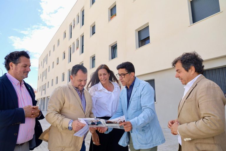 Loles López subraya la apuesta “con hechos” de la Junta por la vivienda pública en Huelva y Ayamonte