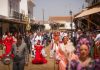 El desfile de hermandades pone el punto álgido a la devoción rociera Presentación de hermandades