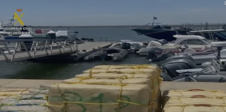 La Guardia Civil aborta un alijo de 1.200 kilos de hachís en el Río Piedras