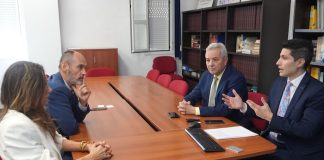 Los impulsores del aeropuerto Cristobal Colón dan a conocer el proyecto a la Universidad de Huelva Aeropuesto Cristóbal Colón