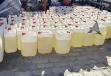 La Guardia Civil interviene más de 8.600 litros de combustible para narcolanchas en la costa de Huelva petaqueo