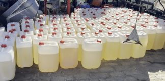 La Guardia Civil interviene más de 8.600 litros de combustible para narcolanchas en la costa de Huelva petaqueo