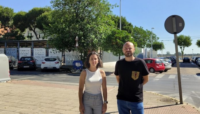 Víctor M. Ruiz y Laura Chamorro IU Punta Umbría