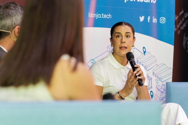 Carolina Marín protagoniza una jornada sobre tecnología y deporte en el Puerto de Huelva