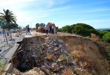 Comienza la reparación del socavón de la calle Isla del Gallo en Mazagón