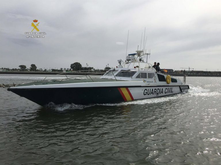 Abren fuego contra guardias civiles al intentar descargar hachís en la ría de Punta Umbría